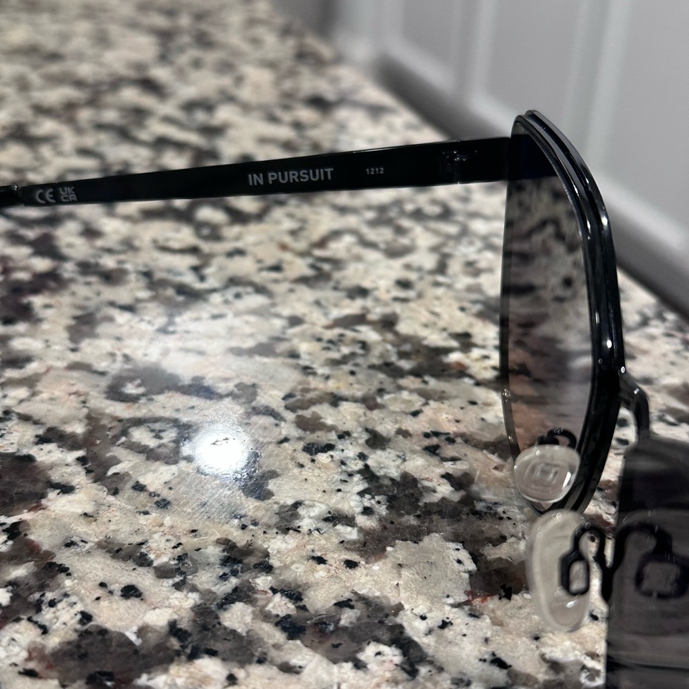 Quay Sunglasses - Picture 4 of 4